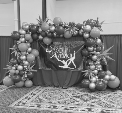 Organic balloon arch with custom color matching by Le Doré Balloon Design LLC, serving King of Prussia and West Chester PA