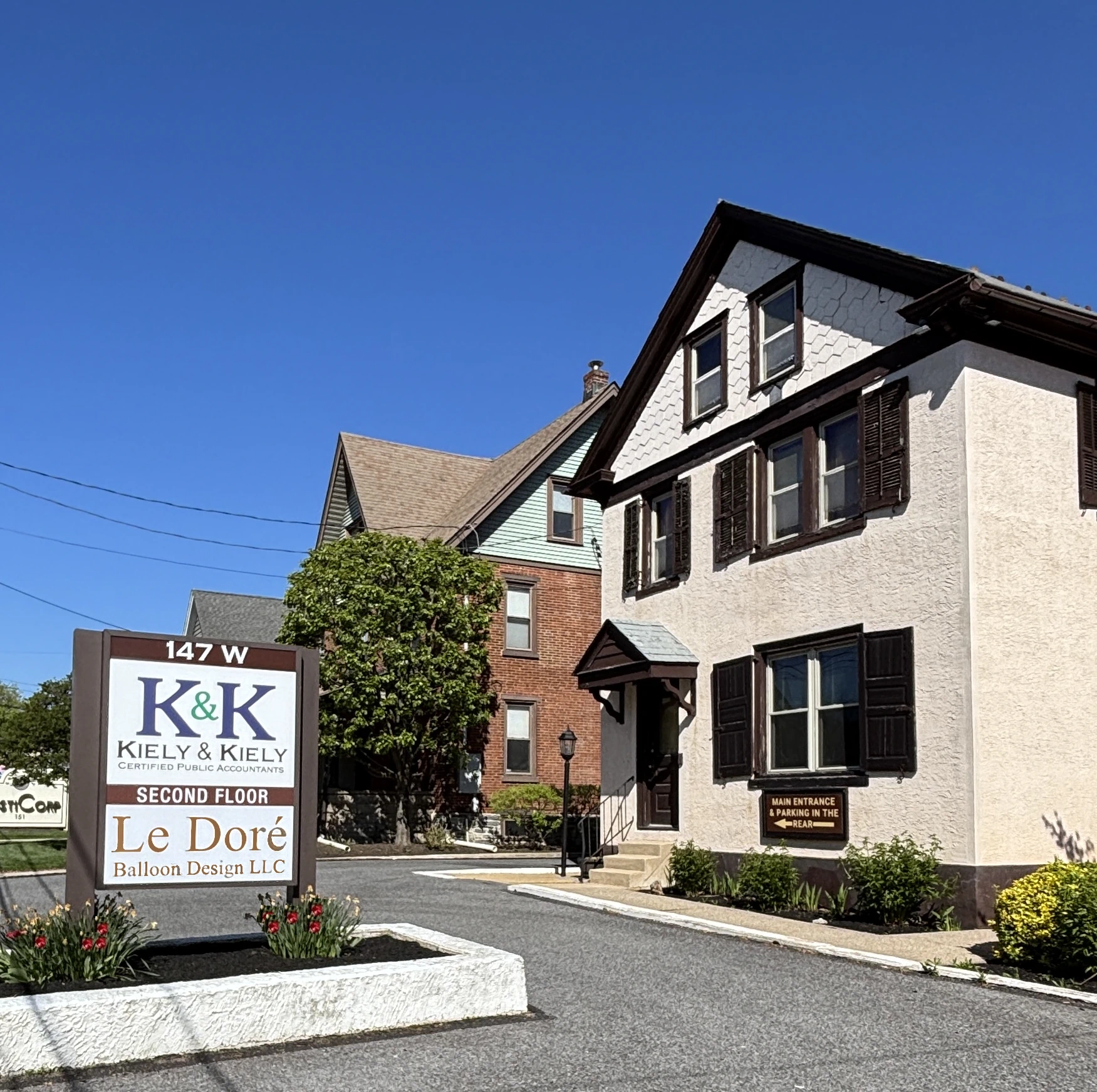 Le Doré Balloon Design LLC team installing custom luxury balloon décor in Paoli PA, serving the Philadelphia Main Line across Delaware County, Chester County, and Montgomery County